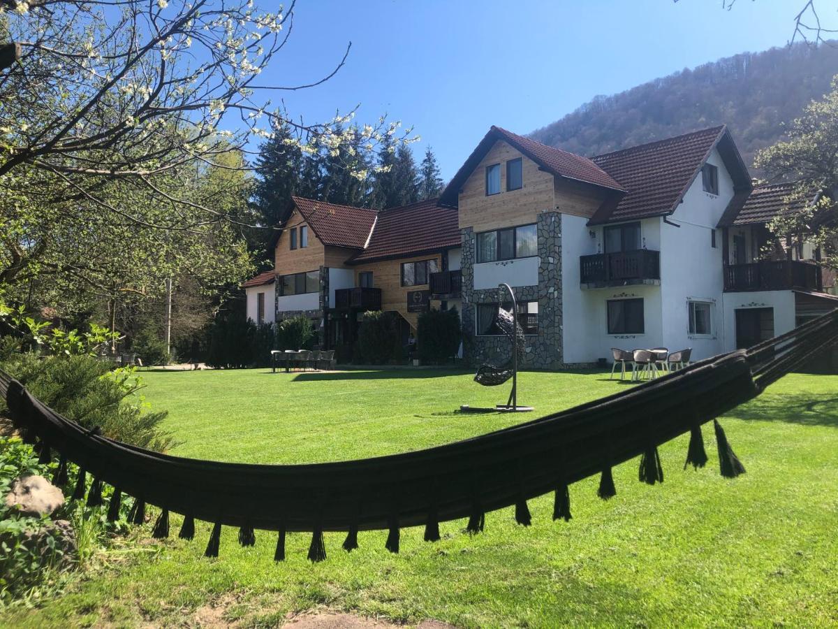 Garden Retreat (Adults Only) Hotel Bran  Bagian luar foto