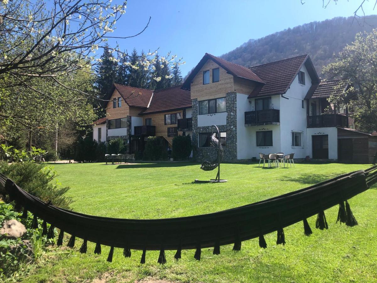 Garden Retreat (Adults Only) Hotel Bran  Bagian luar foto