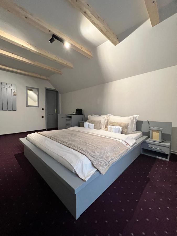 Garden Retreat (Adults Only) Hotel Bran  Bagian luar foto