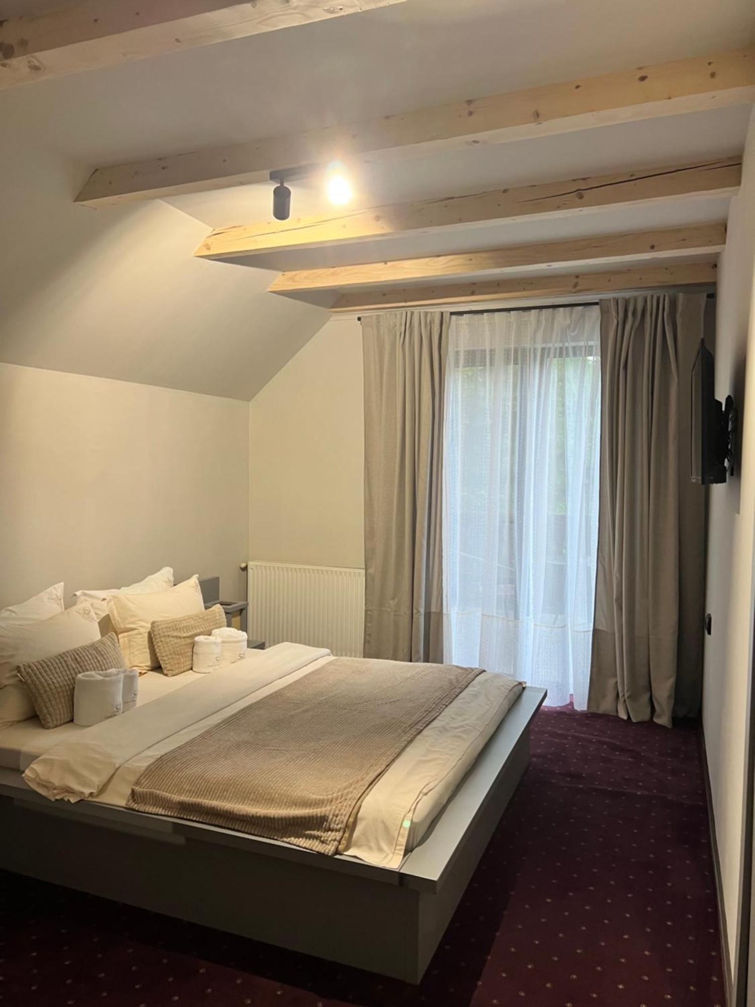 Garden Retreat (Adults Only) Hotel Bran  Bagian luar foto