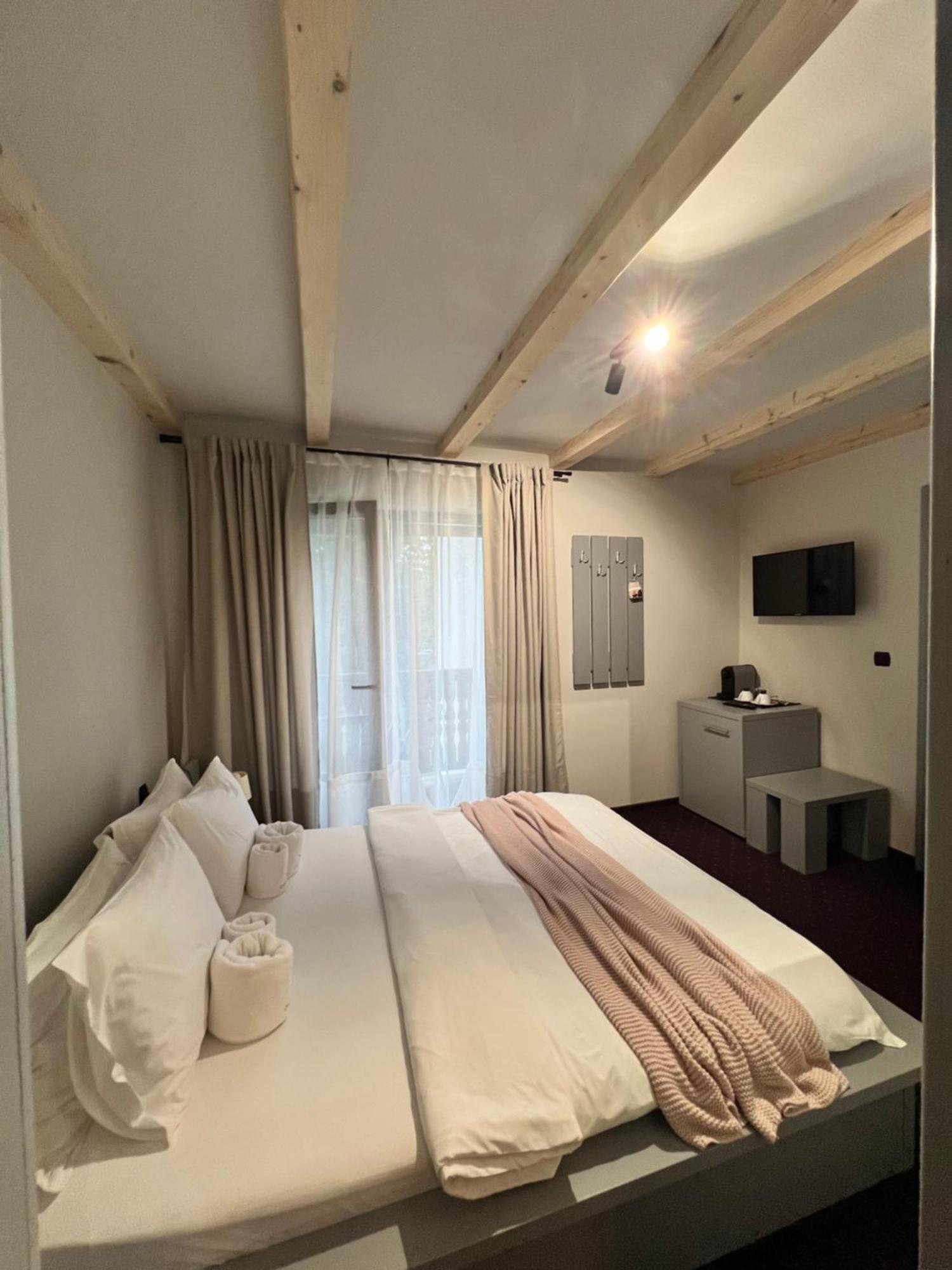 Garden Retreat (Adults Only) Hotel Bran  Bagian luar foto