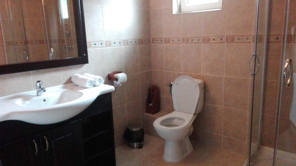 Garden Retreat (Adults Only) Hotel Bran  Bagian luar foto